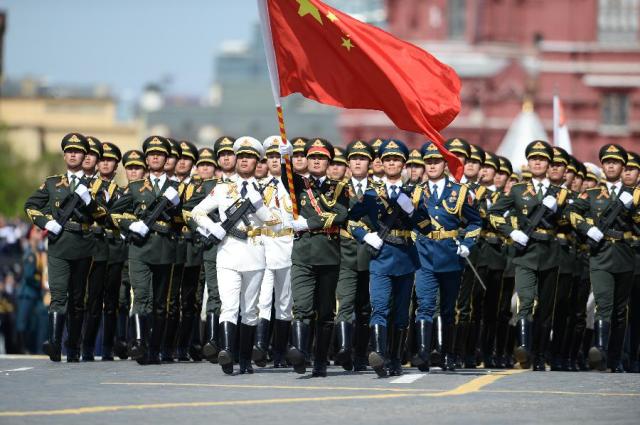 151206 Moscow, May 2015 - The guard of honor of the three services of the Chinese People